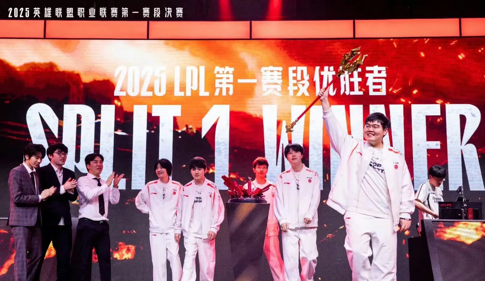 开云体育在线-包含KT横扫JDG，Kanavi关键团战开团秒人鏖战多局全球总决赛，成为赛场最大亮点的词条