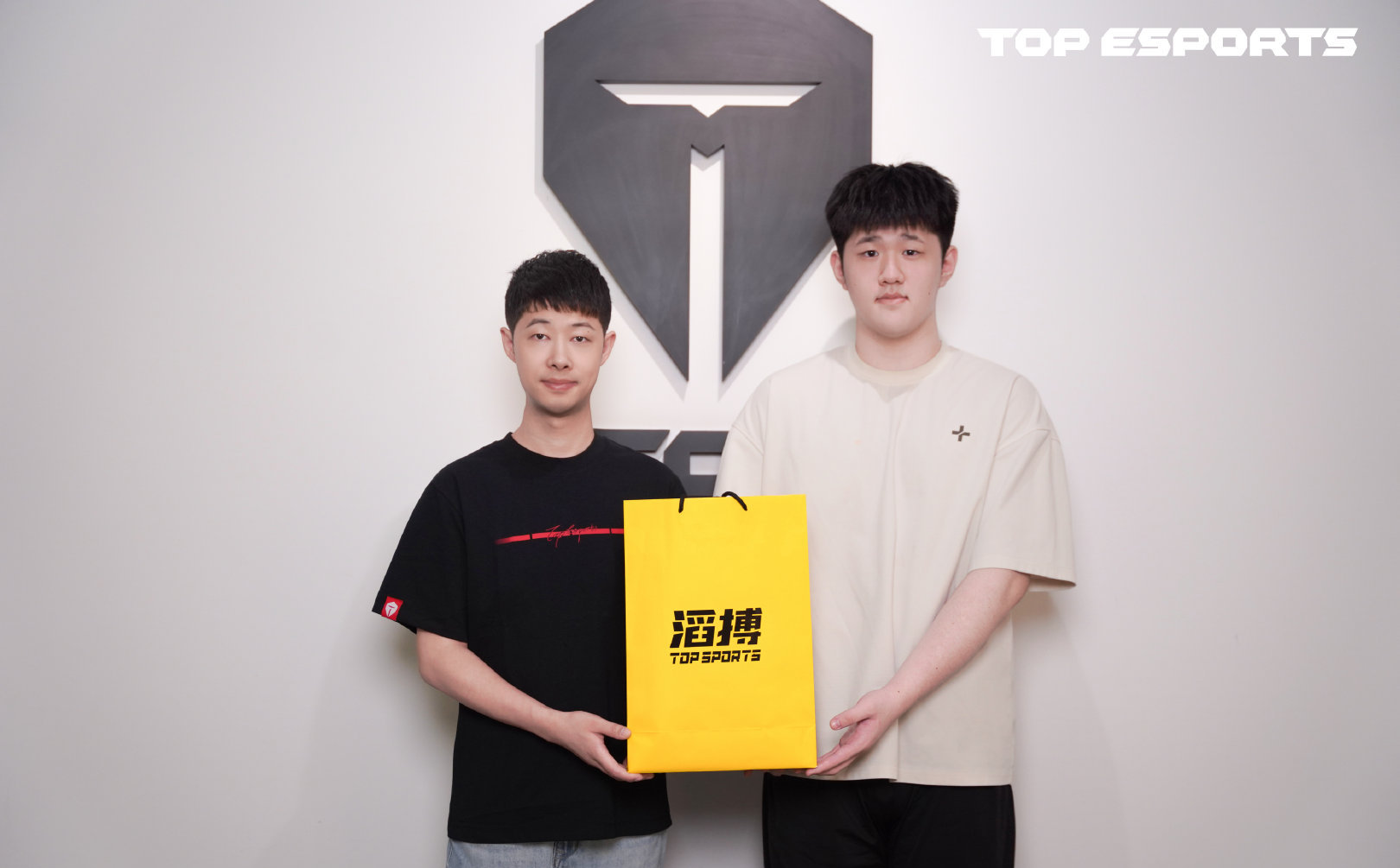 T1翻盘TES，JackeyLove开启传奇时刻激烈交锋淘汰赛，技惊四座