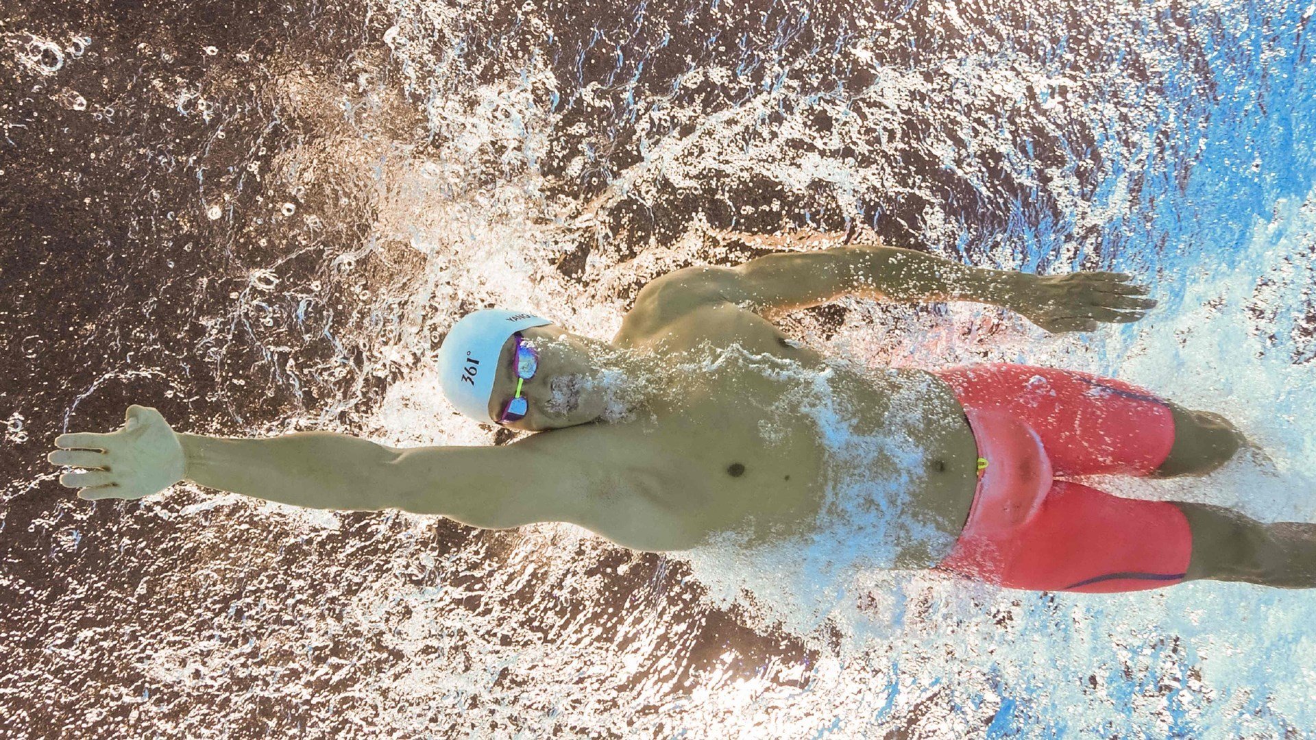 开云APP-狂飙与天降！波兰翻盘塞内加尔，皮克个人能力诠释何谓一己之力