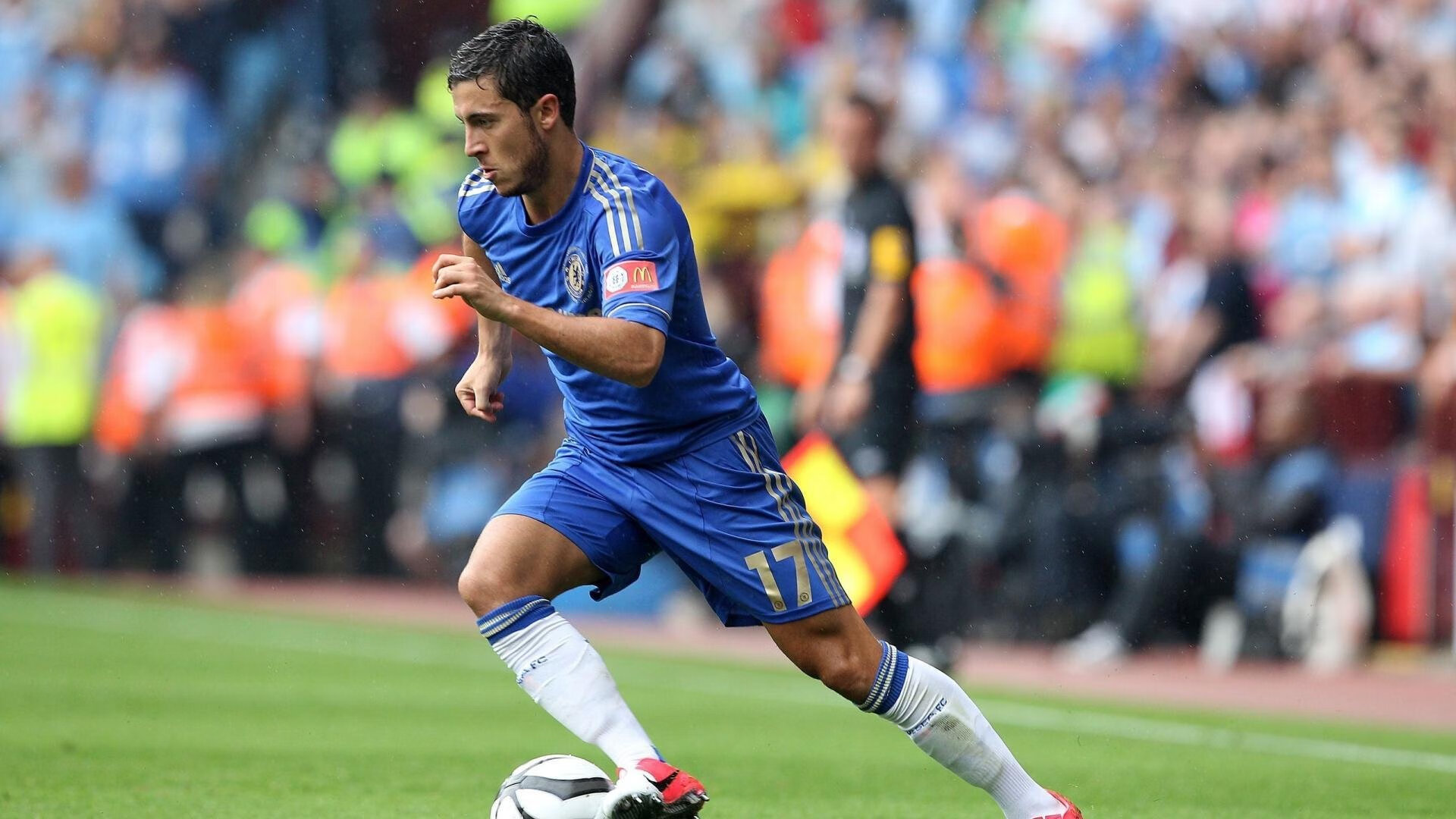 当威尔士的黑夜遇见伯纳乌的星光，爆冷与巨星，足球世界永恒的辩证法